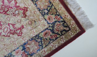 クムシルク　手織りペルシャ絨毯